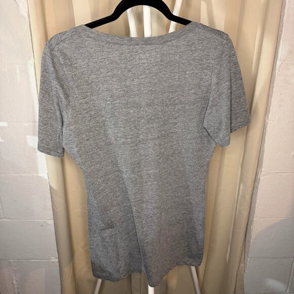 Pittsburgh Pirates “P” XL 5th & Ocean Gray Short Sleeve Graphic T-Shirt - Picture 2 of 3